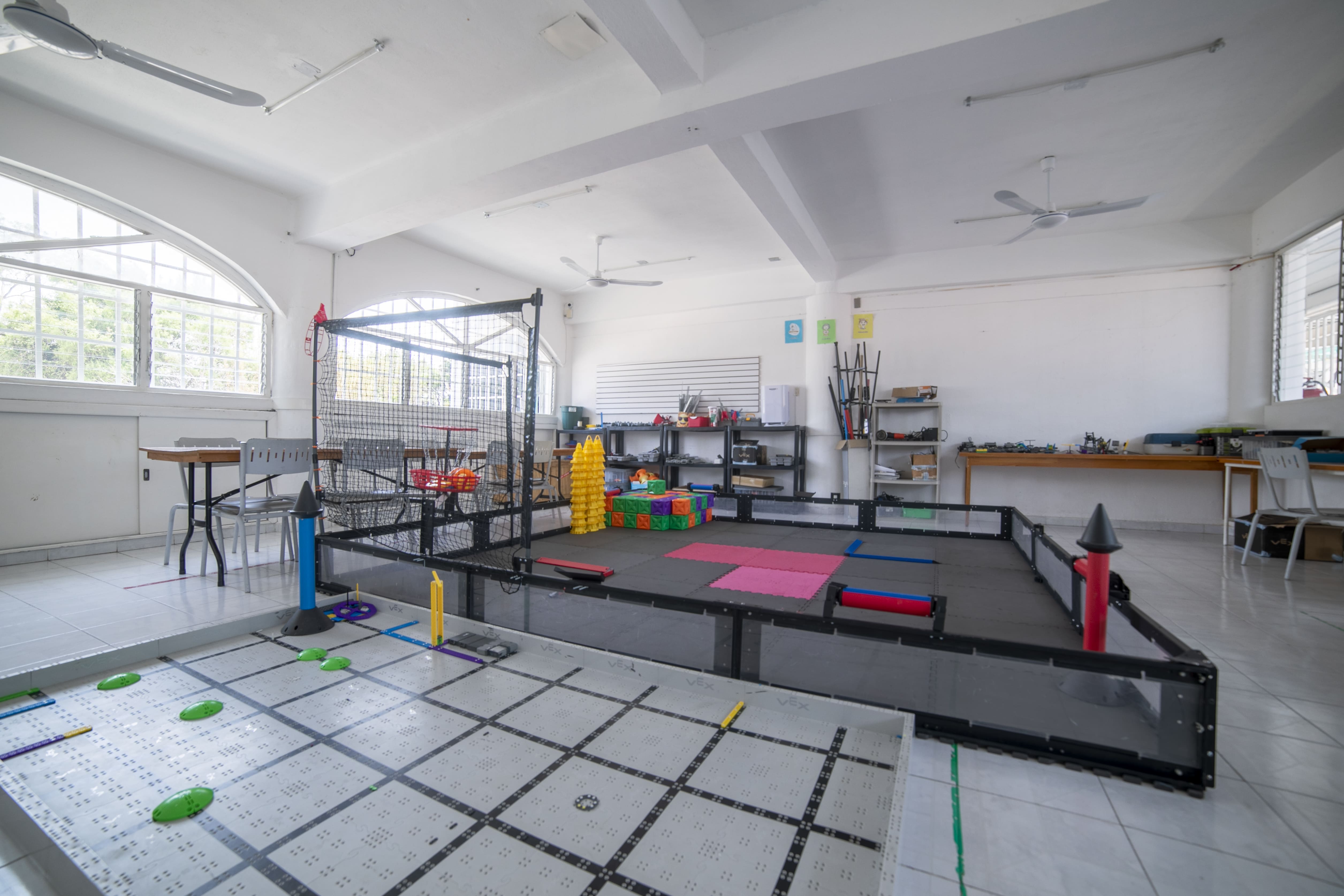 http://www.americanschool.edu.mx/public/asfc/galerias/fotos-campus/6679a5bd850c0.jpg