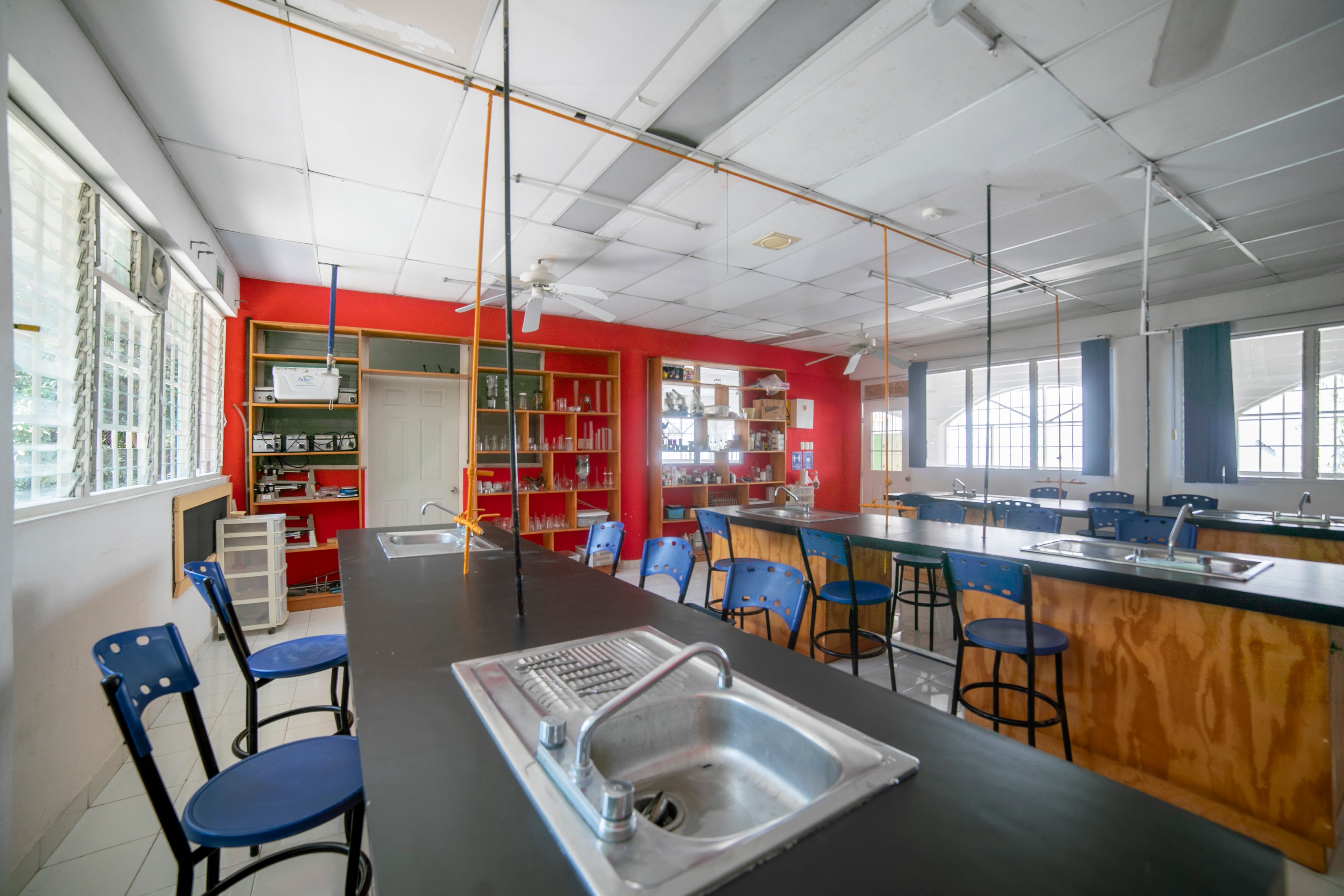 http://www.americanschool.edu.mx/public/asfc/galerias/fotos-campus/6679b1ad09e26.jpg